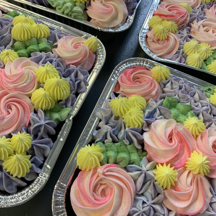 cake decorating tray